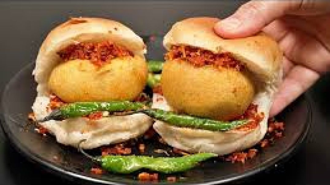 ⁣Famous ULTA Vada Pav _ Nashik _ Pav Inside Vada _ Indian Street Food _ The Tiny Foods
